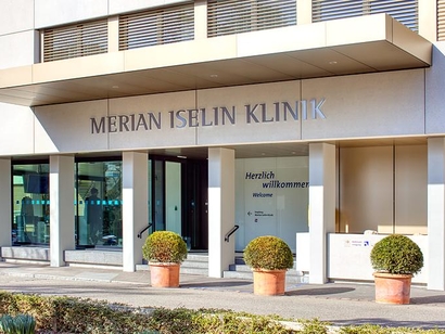 Eingangsportal der Merian Iselin Klinik Basel